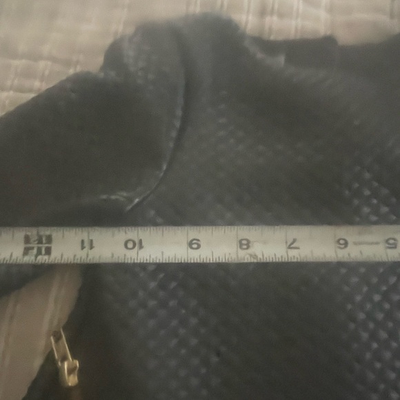 Faux Leather quilted top with gold metal zippers - Picture 12 of 14